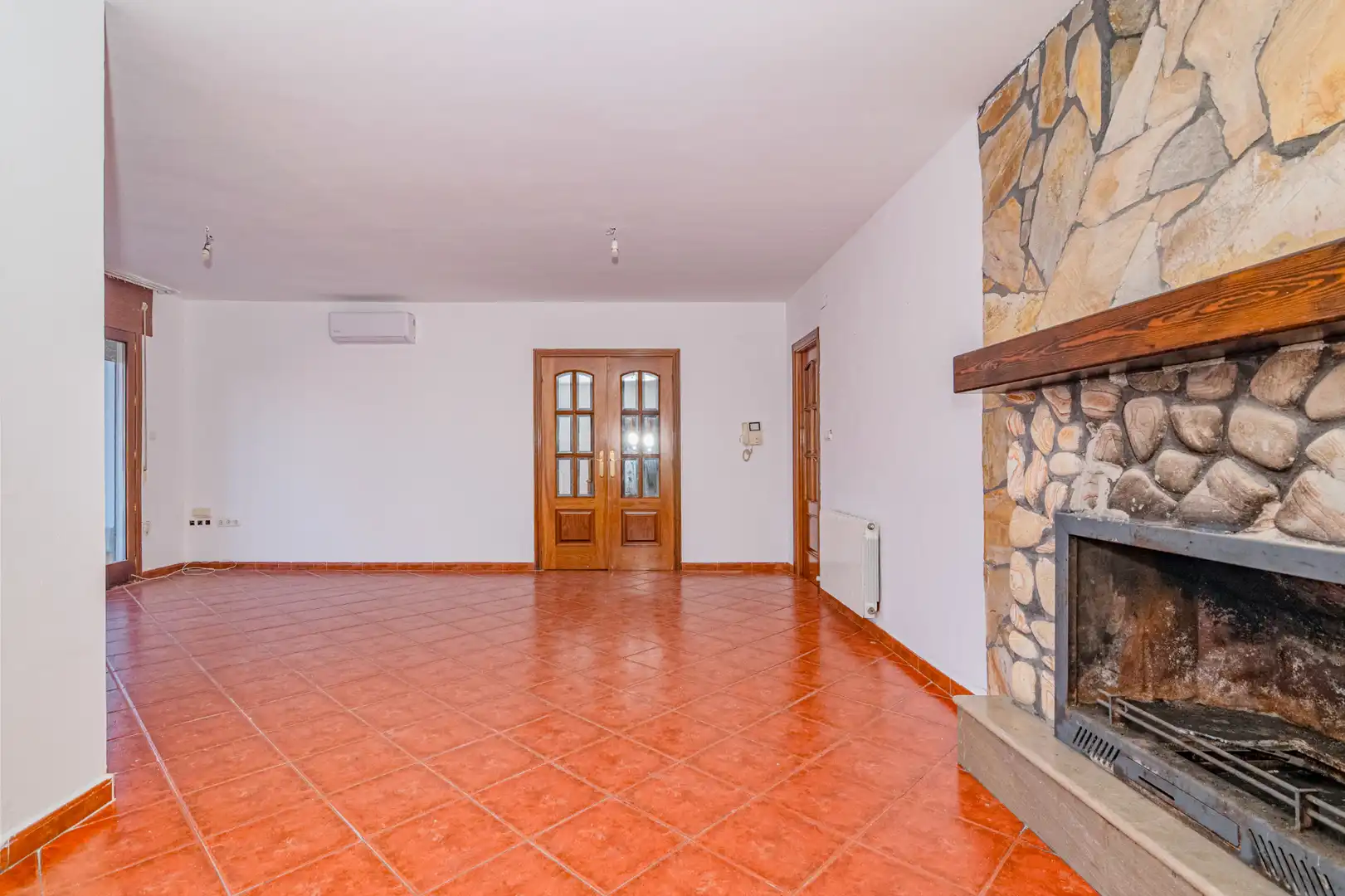 Sala d'estar de Casa o xalet en venda en Las Gabias amb Jardí privat, Terrassa i Moblat