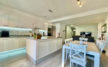 Kitchen of Single-family semi-detached for sale in Girona Capital  with Air Conditioner, Heating and Private garden