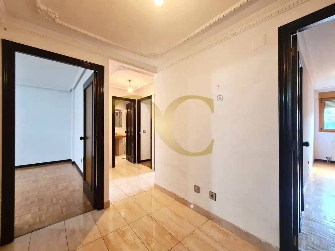 Piso en venta en Oviedo  con Calefacción y Trastero