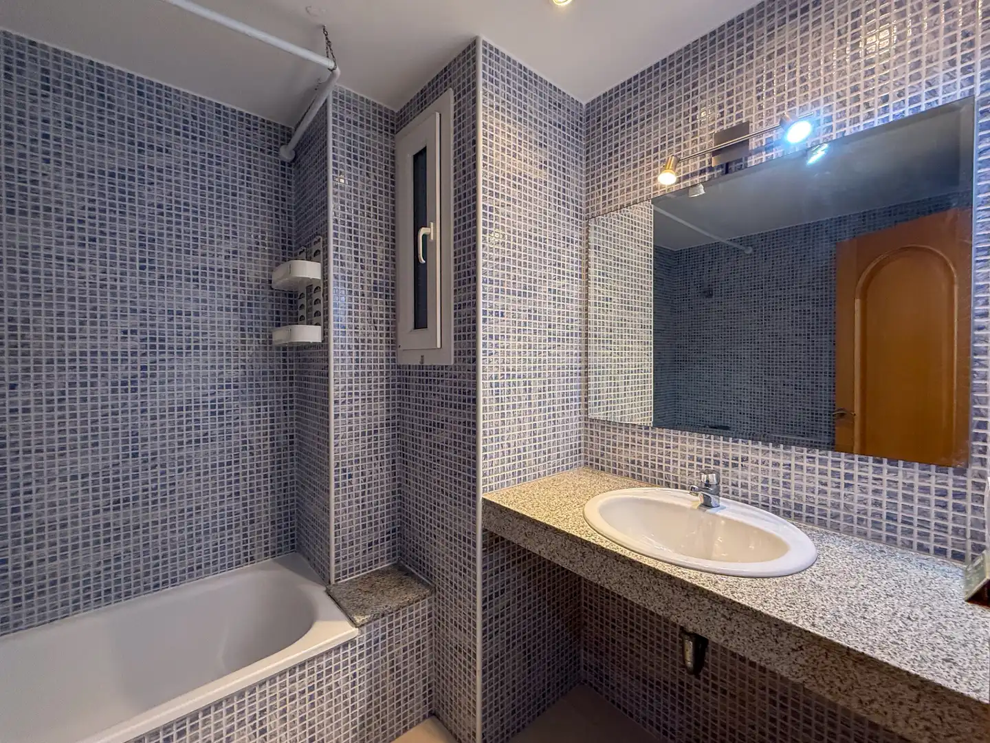 Baño de Piso en venta en Torroella de Montgrí con Calefacción, Horno y Balcón