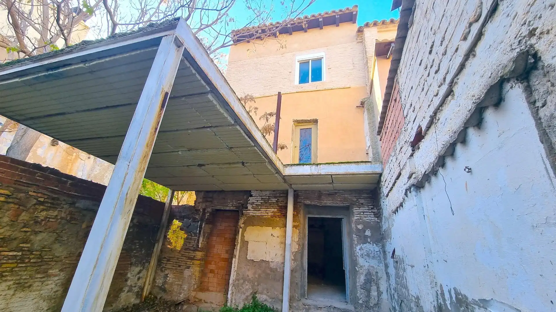 Außenansicht von Haus oder Chalet zum Verkauf in Zaragoza mit Privatgarten und Terrasse