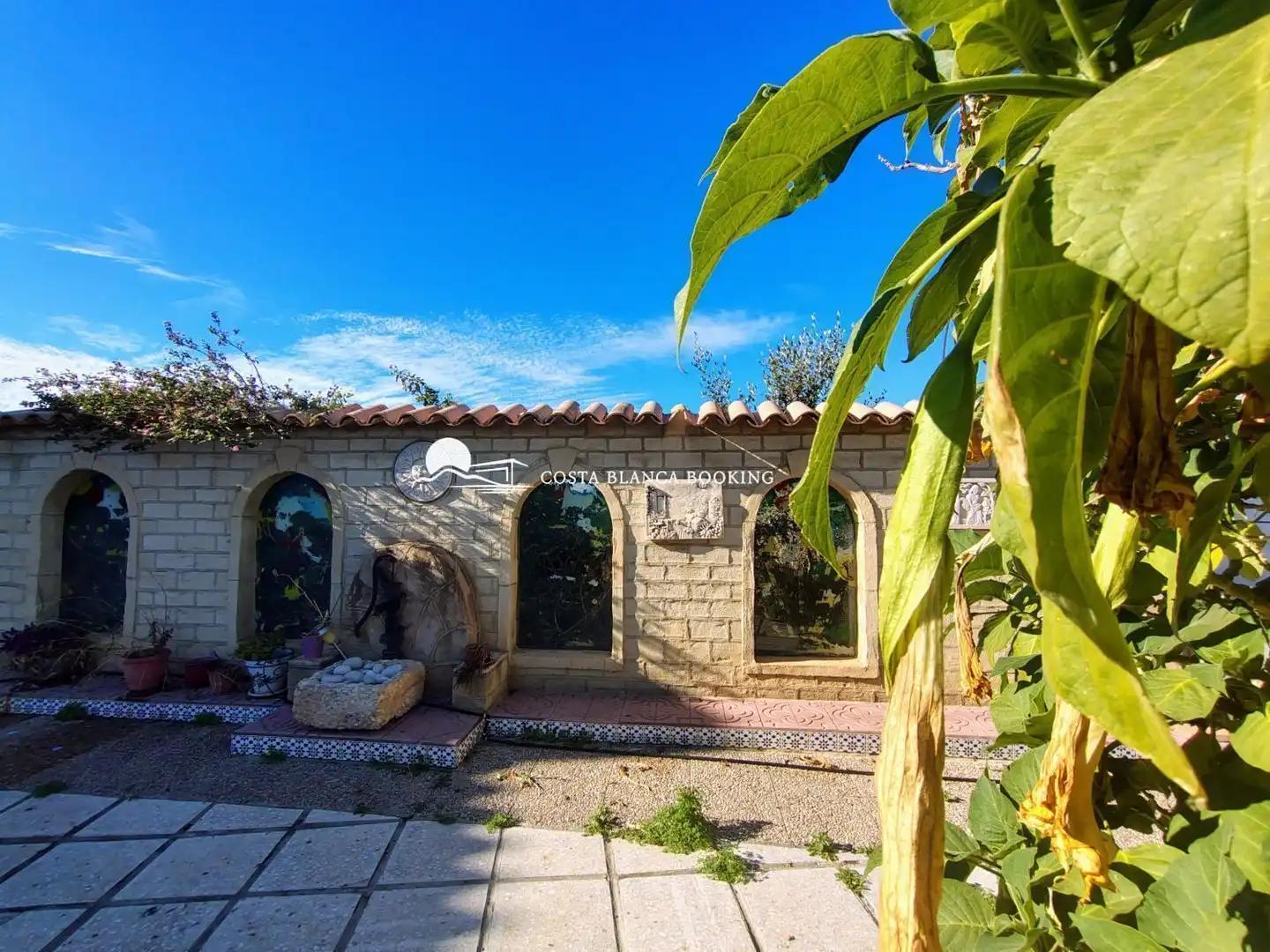 Vista exterior de Casa o xalet en venda en L'Alfàs del Pi amb Aire condicionat, Calefacció i Jardí privat