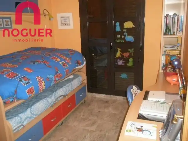 Dormitori de Casa adosada en venda en Córdoba amb Piscina i Balcó
