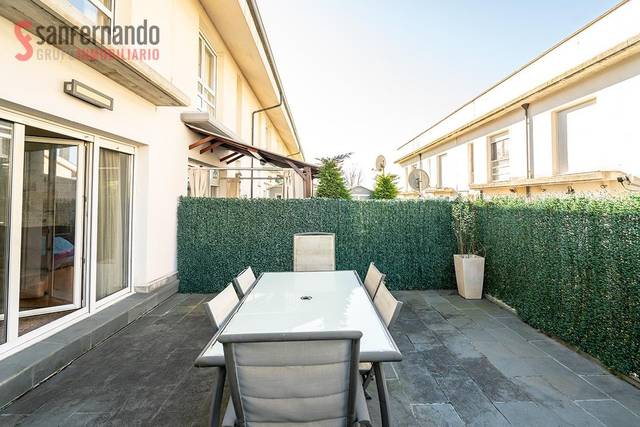 Casa adosada en Venta en Avenida Avenida Cantabria, 2388 en Cudón