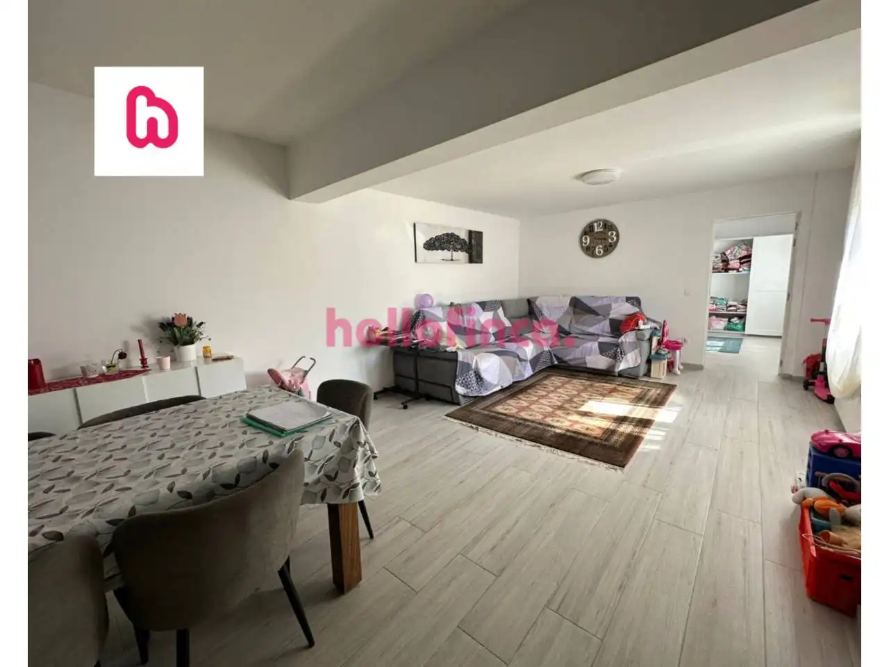 Sala d'estar de Casa adosada en venda en Sant Pere de Torelló amb Calefacció, Terrassa i Alarma