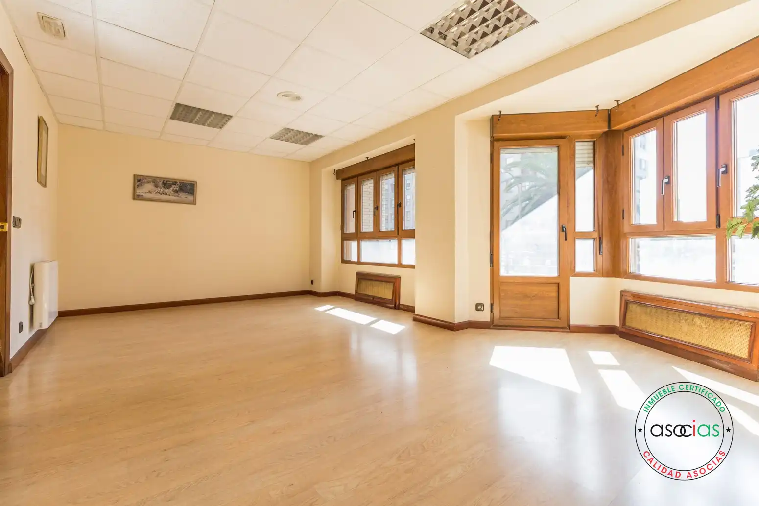 Büro zum Verkauf in Avilés mit Heizung