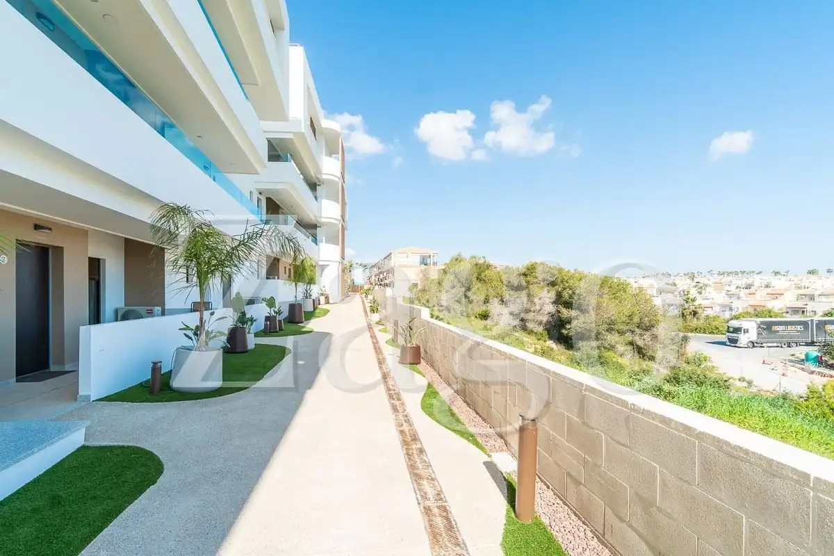 Apartamento con piscina en venta en Orihuela Costa, imagen 2