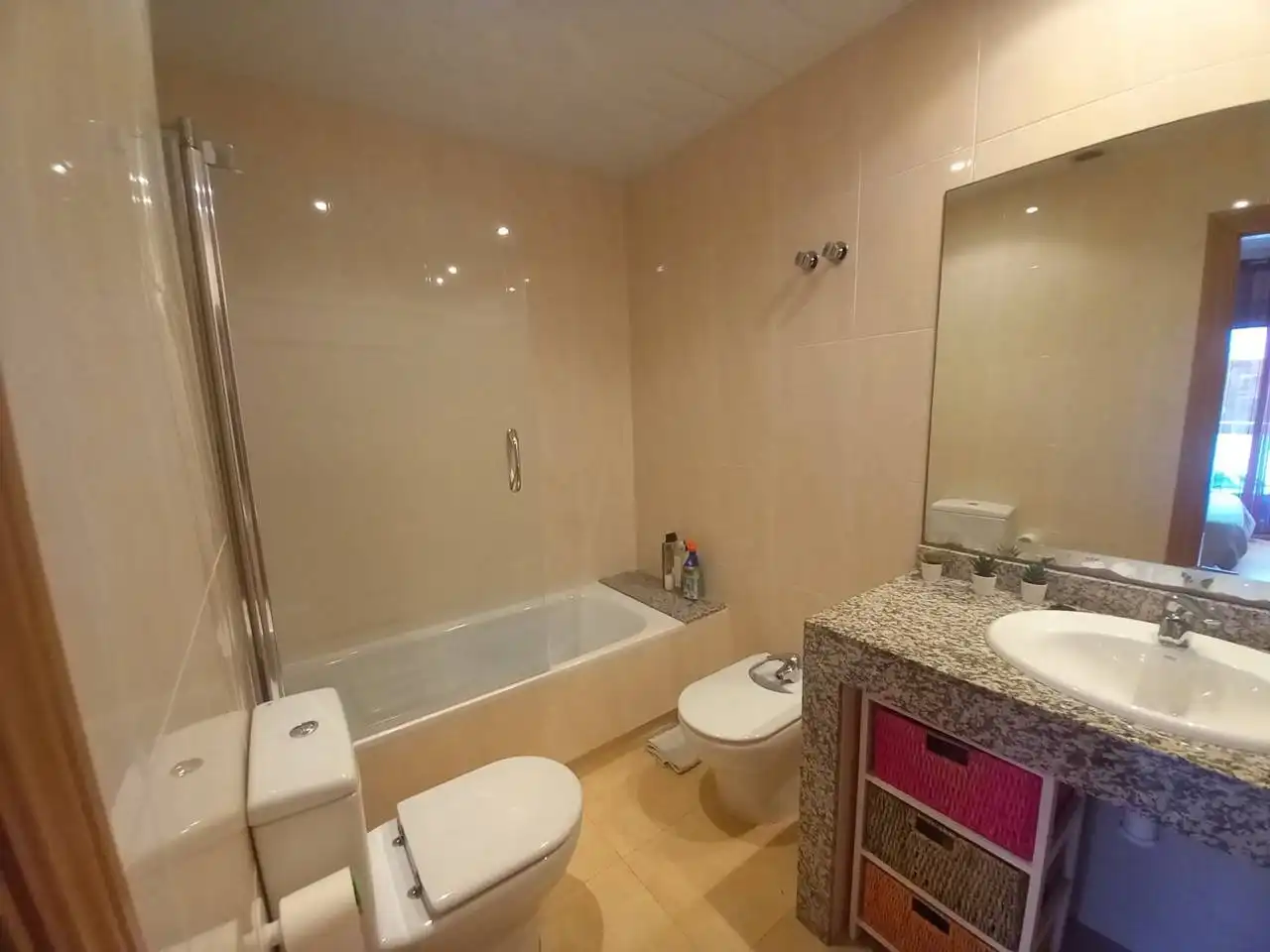 Baño de Piso de alquiler en Cubelles con Aire acondicionado, Calefacción y Parquet