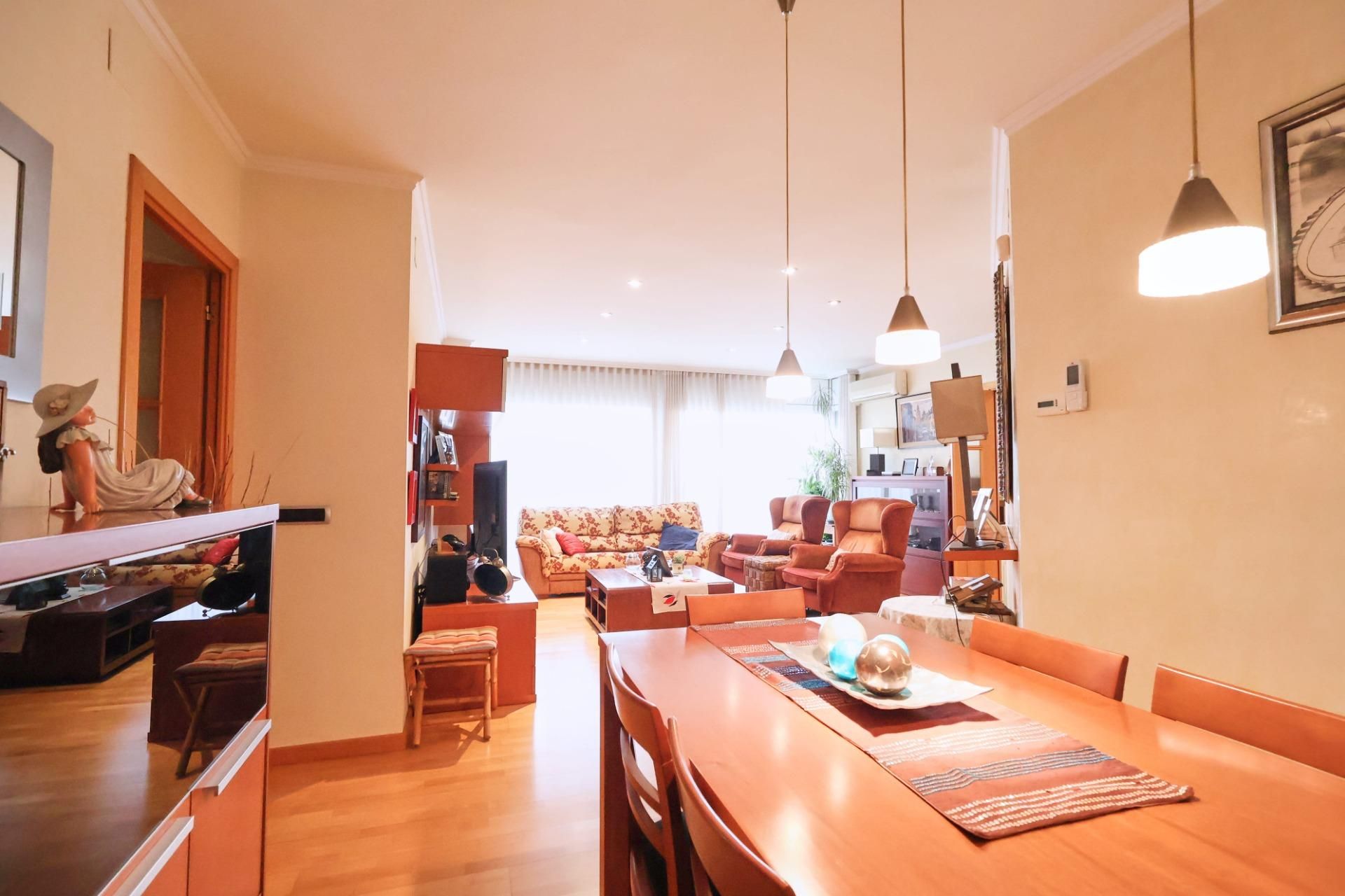 Living room of Flat for sale in Vilanova i la Geltrú  with Terrace and Balcony