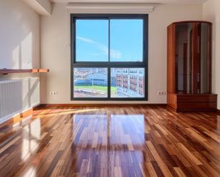 Dormitori de Apartament en venda en Barakaldo  amb Aire condicionat