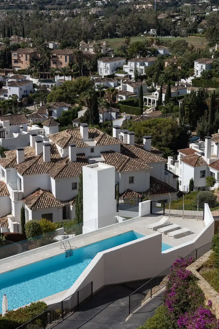 Außenansicht von Dachboden zum Verkauf in Marbella mit Terrasse und Balkon