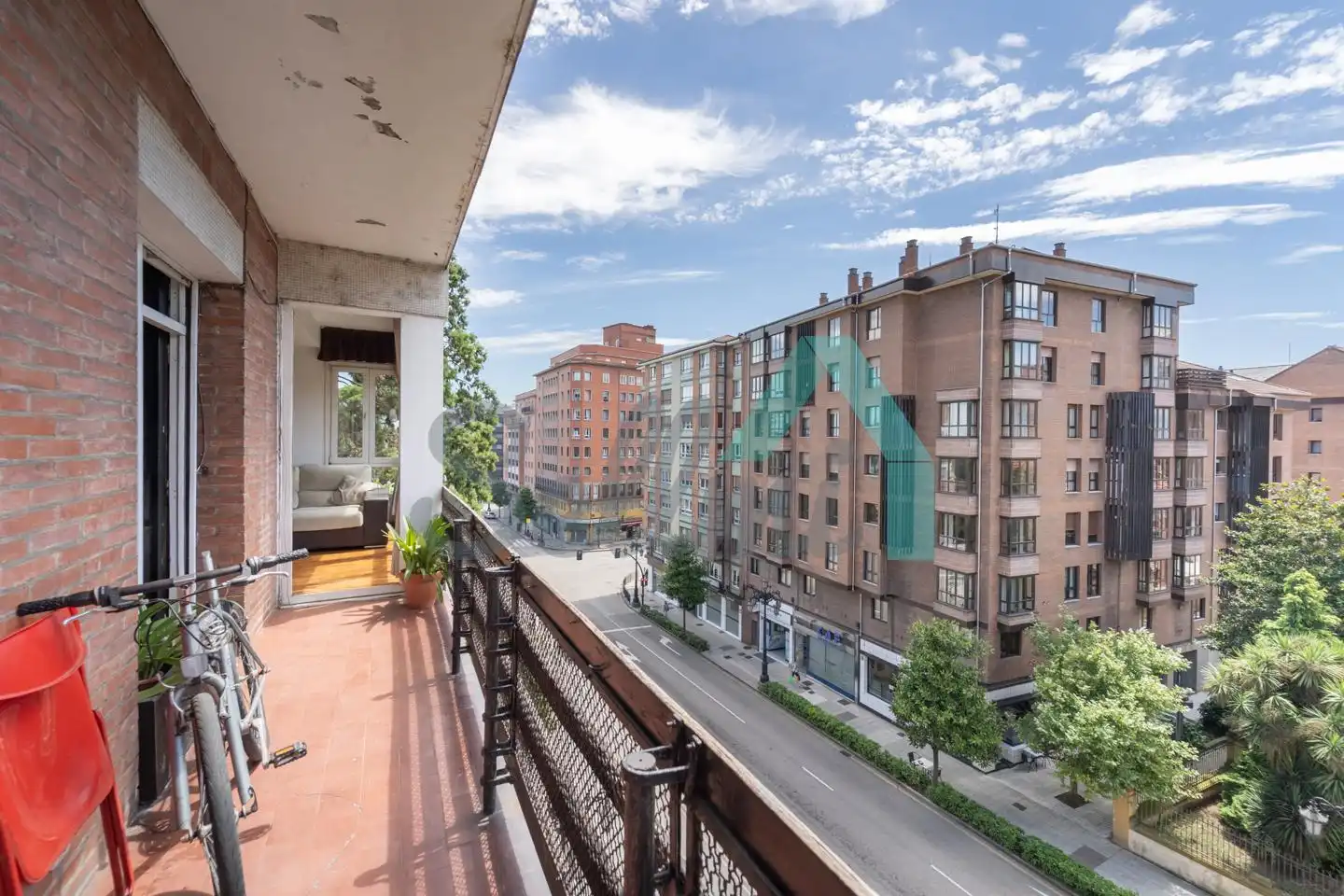 Vista exterior de Piso en venta en Oviedo  con Calefacción, Parquet y Terraza