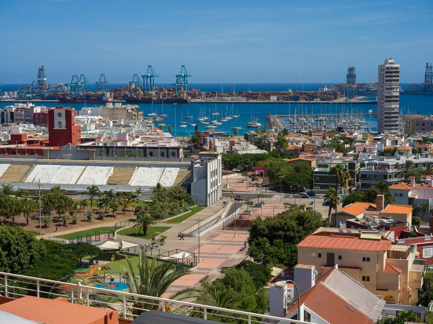 Vista exterior de Casa adosada en venda en Las Palmas de Gran Canaria amb Jardí privat, Terrassa i Traster