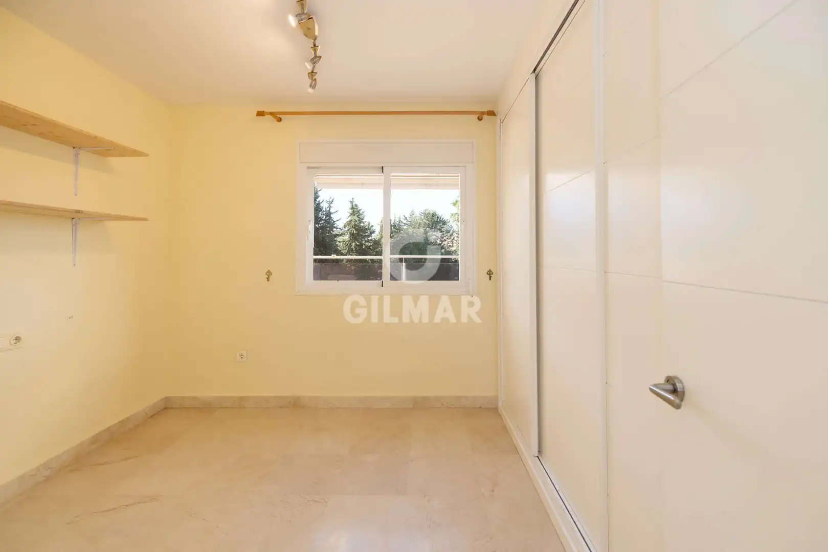 Habitación de Dúplex en venta en Estepona con Calefacción, Jardín privado y Piscina