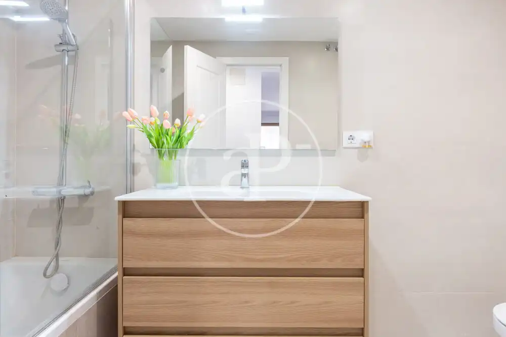 Baño de Piso en venta en Valencia con Aire acondicionado, Calefacción y Terraza