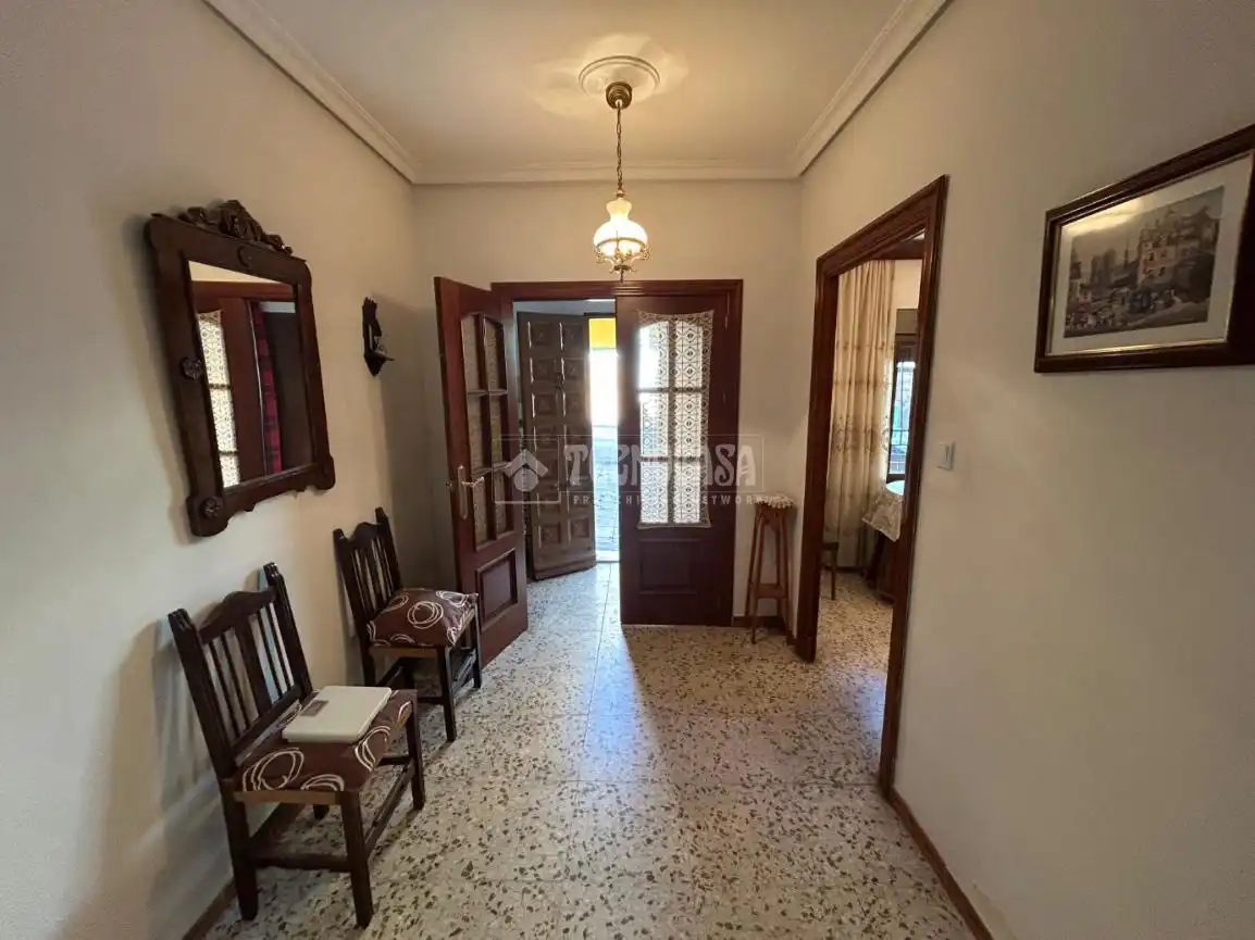 Casa adosada en venda en Baeza amb Aire condicionat i Balcó