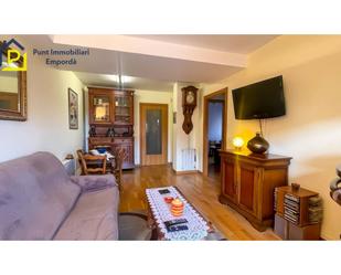 Living room of Flat for sale in Figueres  with Swimming Pool and Balcony