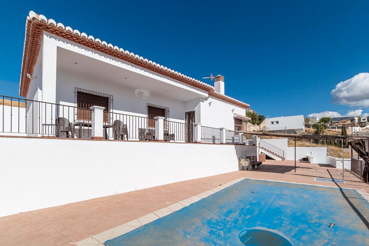 Exterior view of House or chalet for sale in La Zubia  with Private garden, Terrace and Storage room