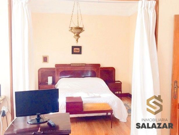 Dormitori de Pis de lloguer en Bilbao  amb Calefacció