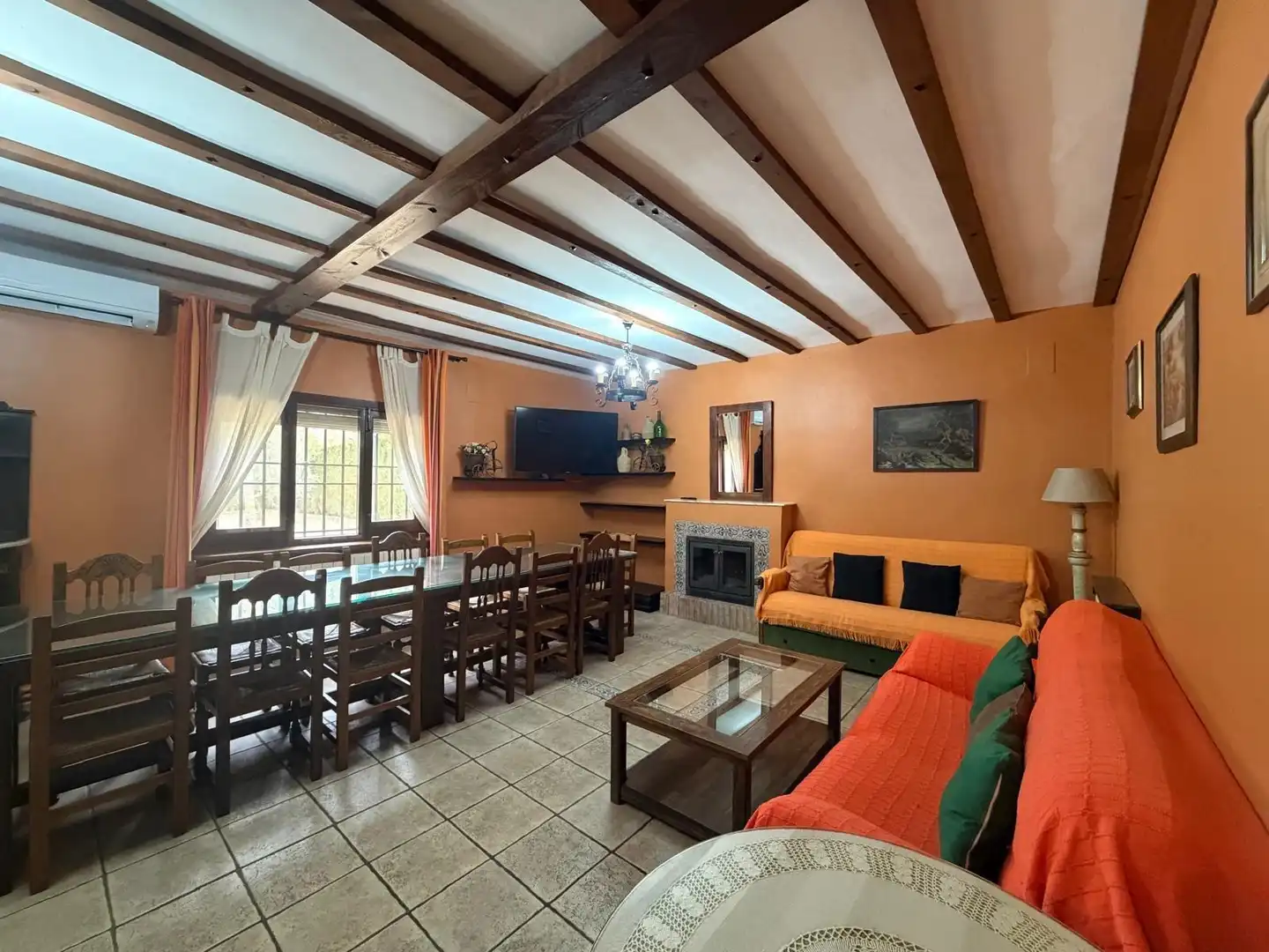 Sala de estar de Casa o chalet en venta en Quintanar de la Orden con Aire acondicionado, Calefacción y Jardín privado