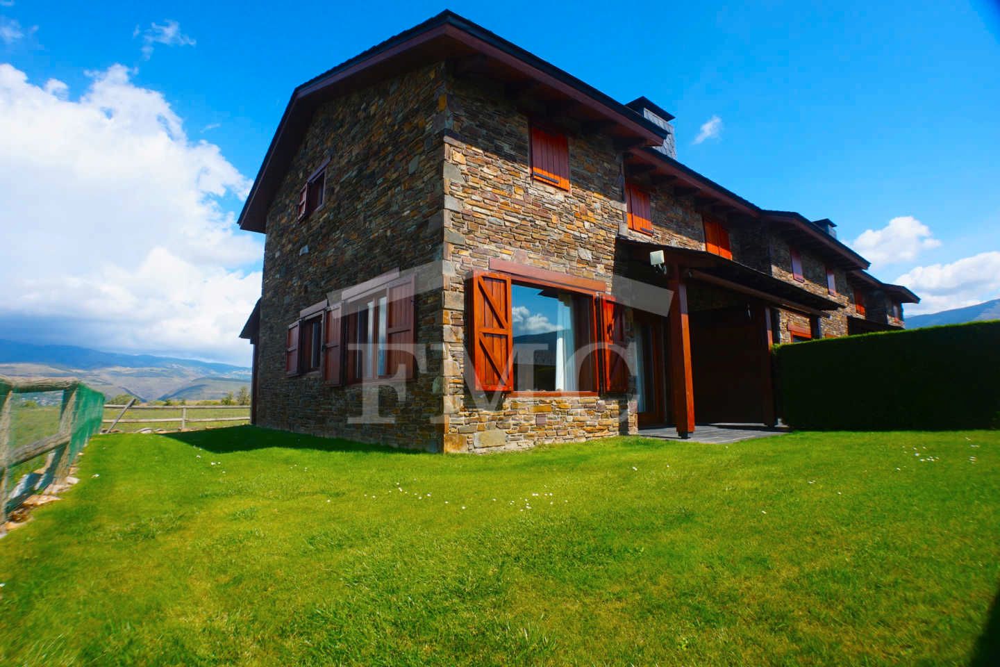 Casa o xalet de lloguer a Travessera del Segre, 8