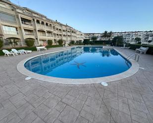 Piscina de Apartament en venda en Empuriabrava amb Aire condicionat, Calefacció i Jardí privat