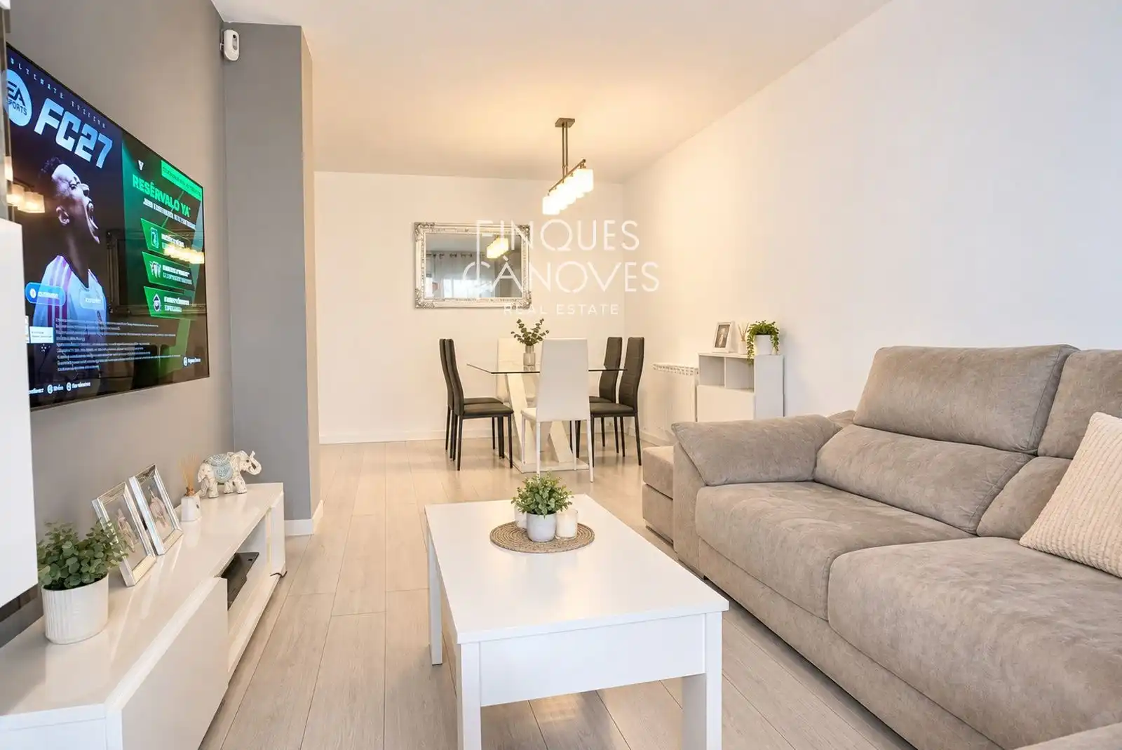 Living room of Flat for sale in Girona  with Heating, Terrace and Swimming Pool
