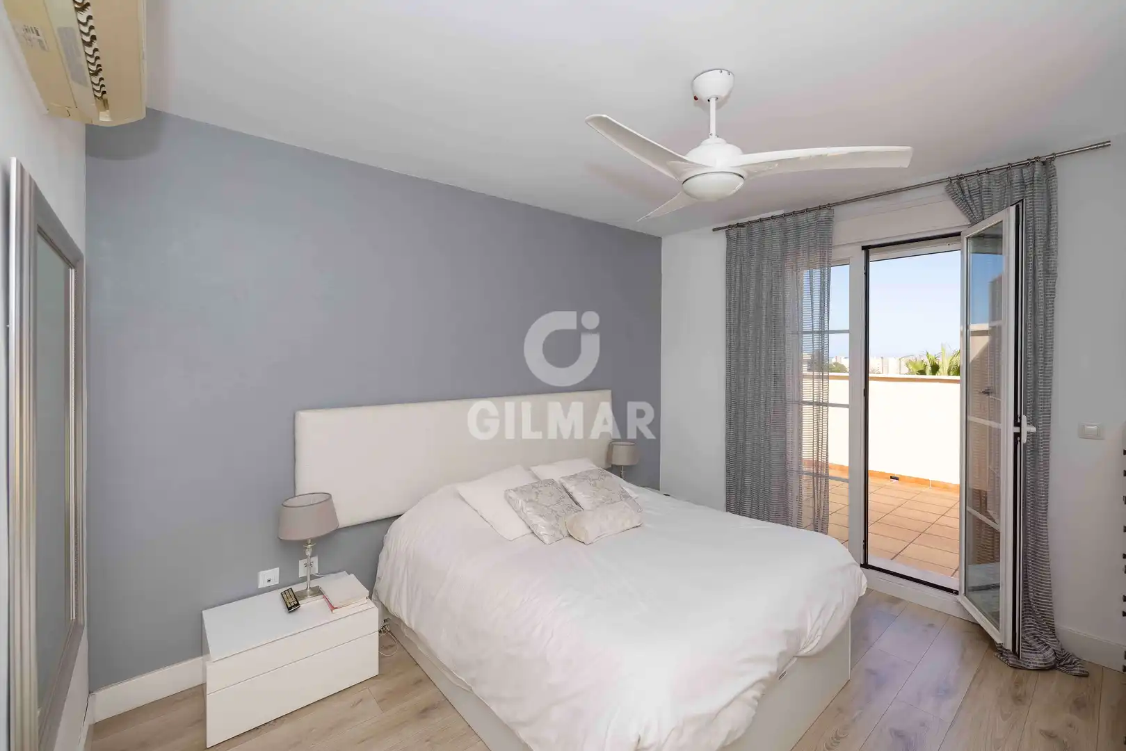 Habitación de Casa adosada en venta en Torremolinos con Calefacción, Jardín privado y Piscina