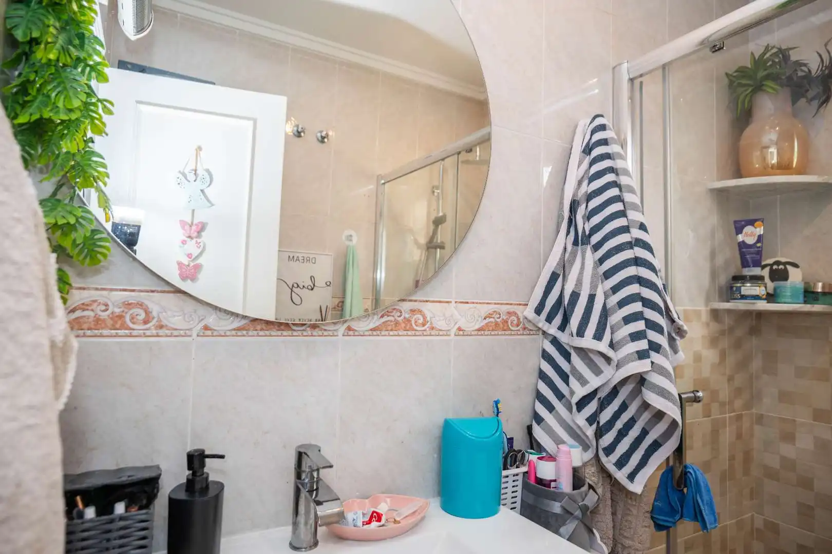 Badezimmer von Einfamilien-Reihenhaus zum Verkauf in Orihuela mit Klimaanlage, Heizung und Terrasse