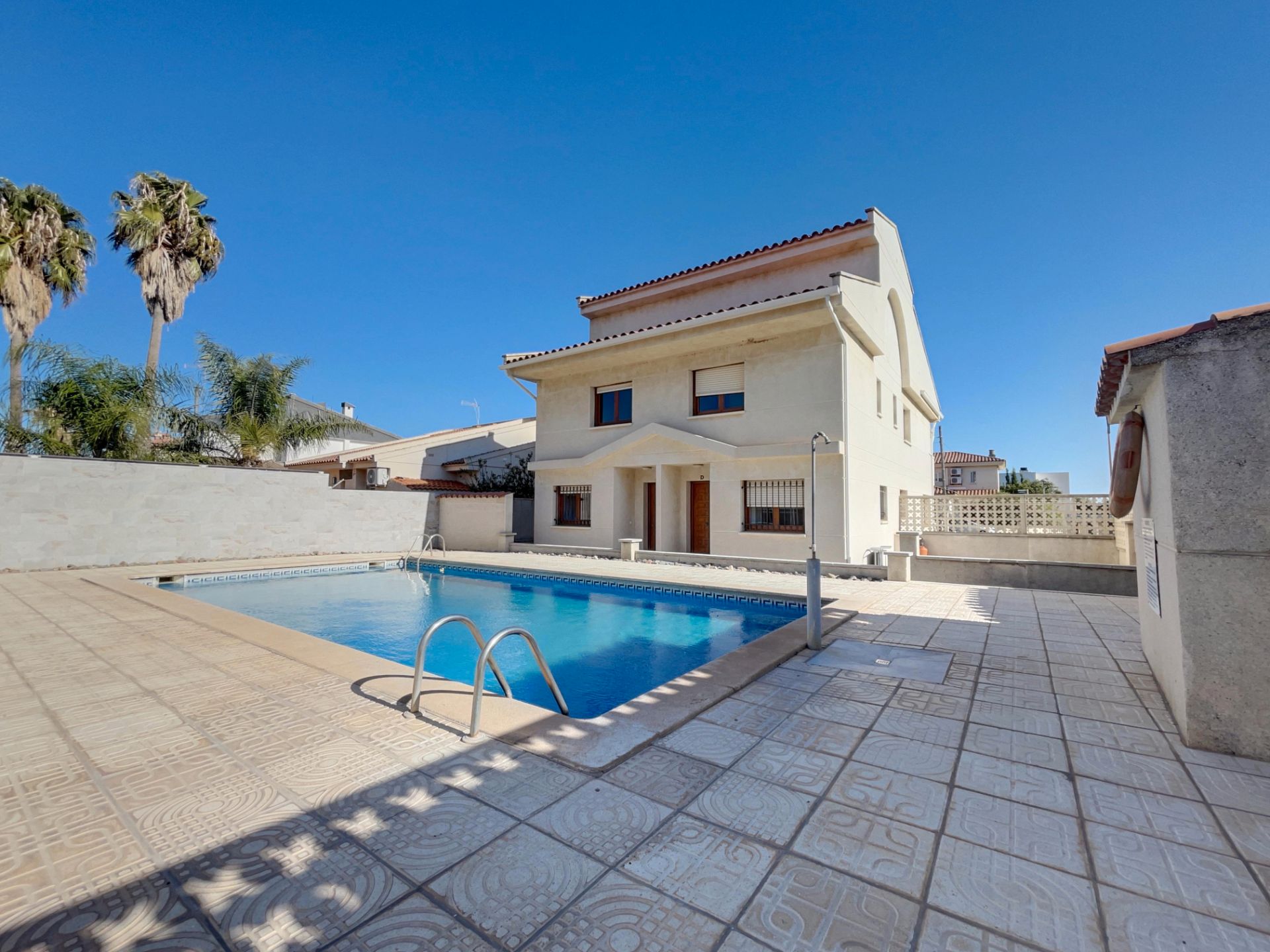 Piscina de Casa adosada en venda en Cambrils amb Calefacció, Jardí privat i Terrassa