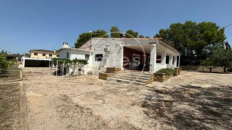 Vista exterior de Casa o xalet en venda en Turís amb Aire condicionat, Jardí privat i Terrassa