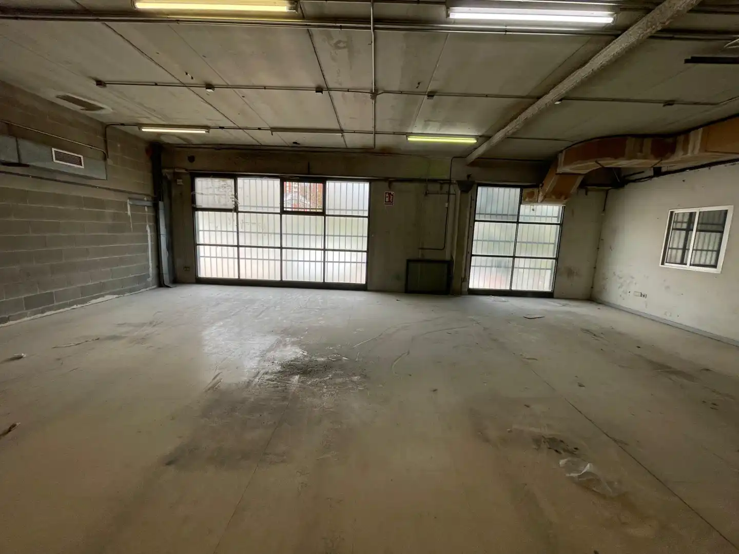 Nave industrial de alquiler en Sant Joan Despí con Calefacción y Alarma