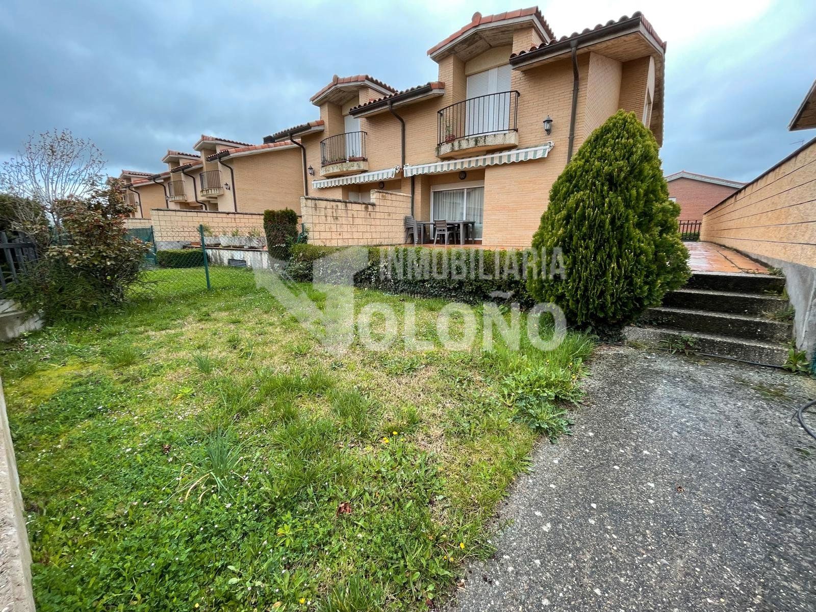 Exterior view of House or chalet for sale in Castañares de Rioja  with Heating, Private garden and Parquet flooring