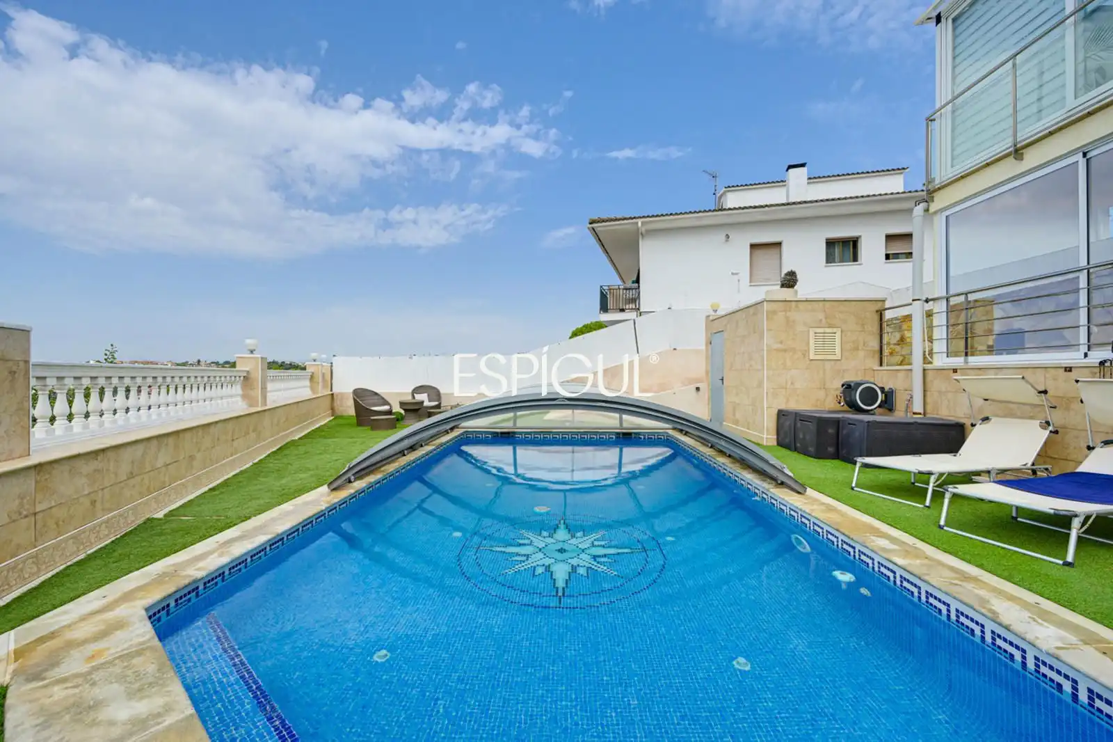 Swimming pool of Houses for sale in Rubí  with Air Conditioner, Heating and Terrace