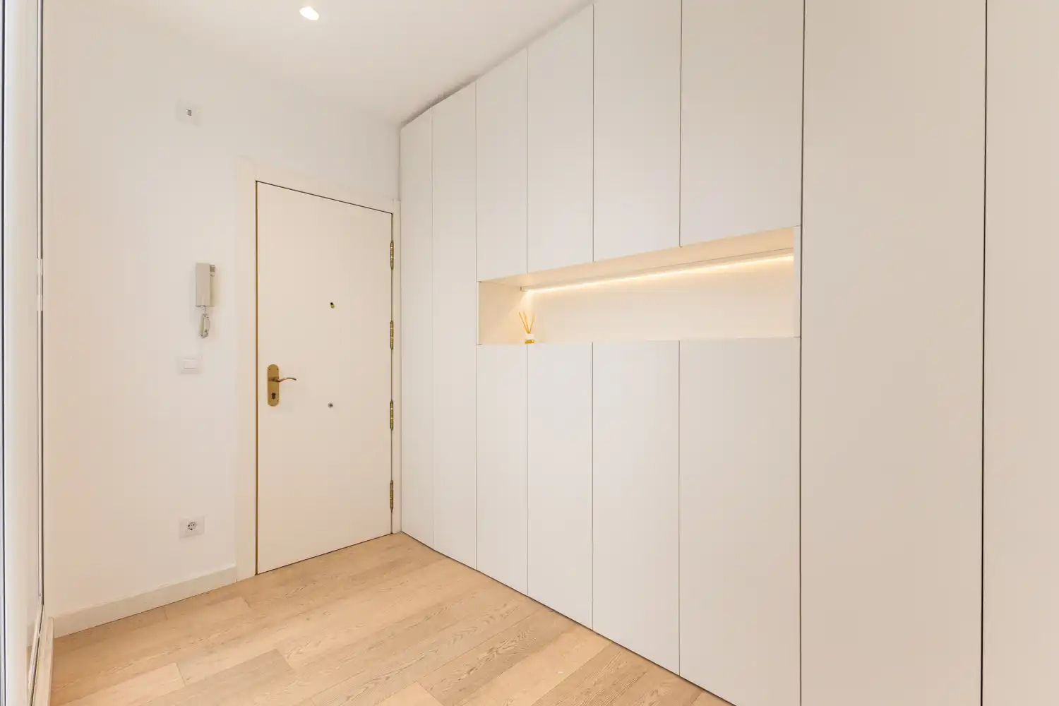 Flat for rent in Valencia  with Air Conditioner, Heating and Furnished