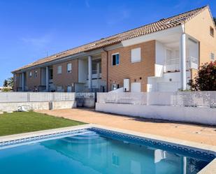 Vista exterior de Casa o xalet en venda en Sagunto / Sagunt amb Terrassa i Balcó