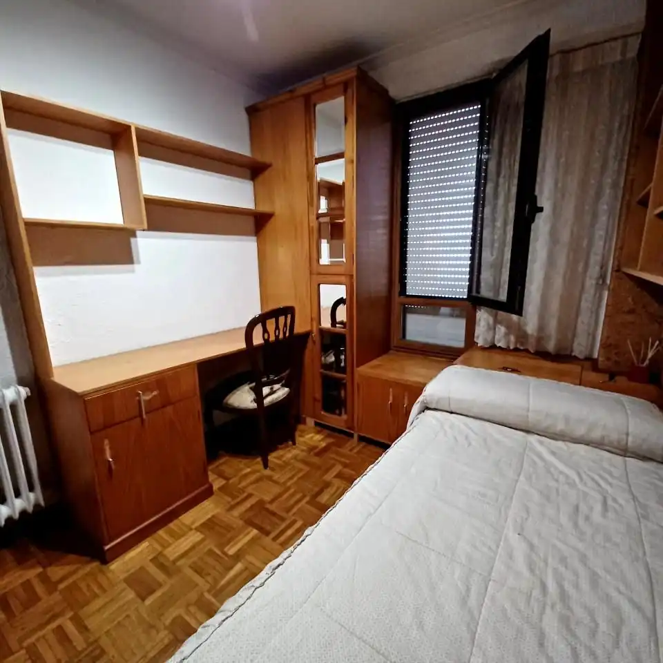 Schlafzimmer von Wohnung zur Miete in Ourense Capital  mit Heizung, Privatgarten und Möbliert