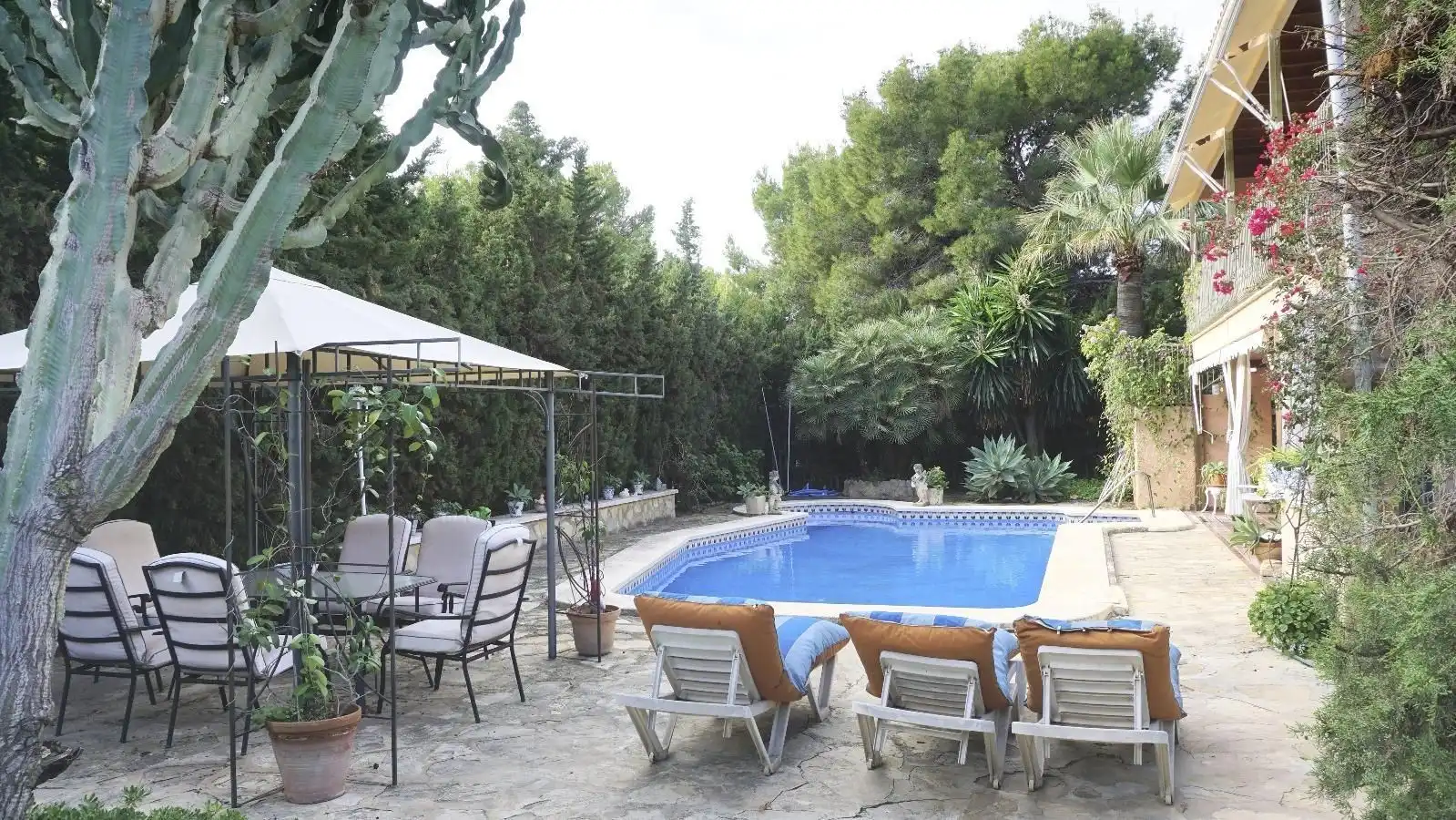 Casa amb piscina en venda a La Nucia Pueblo