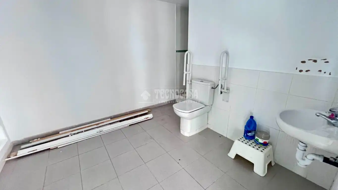 Bathroom of Office for rent in Alcalá de Henares  with Air Conditioner and Terrace