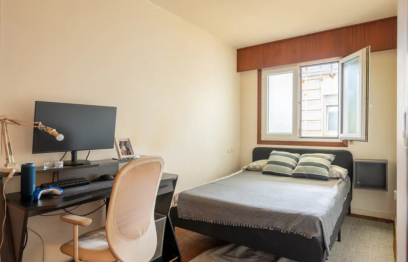 Schlafzimmer von Maisonette zum Verkauf in A Coruña Capital  mit Parkett, Ofen und Waschmaschine