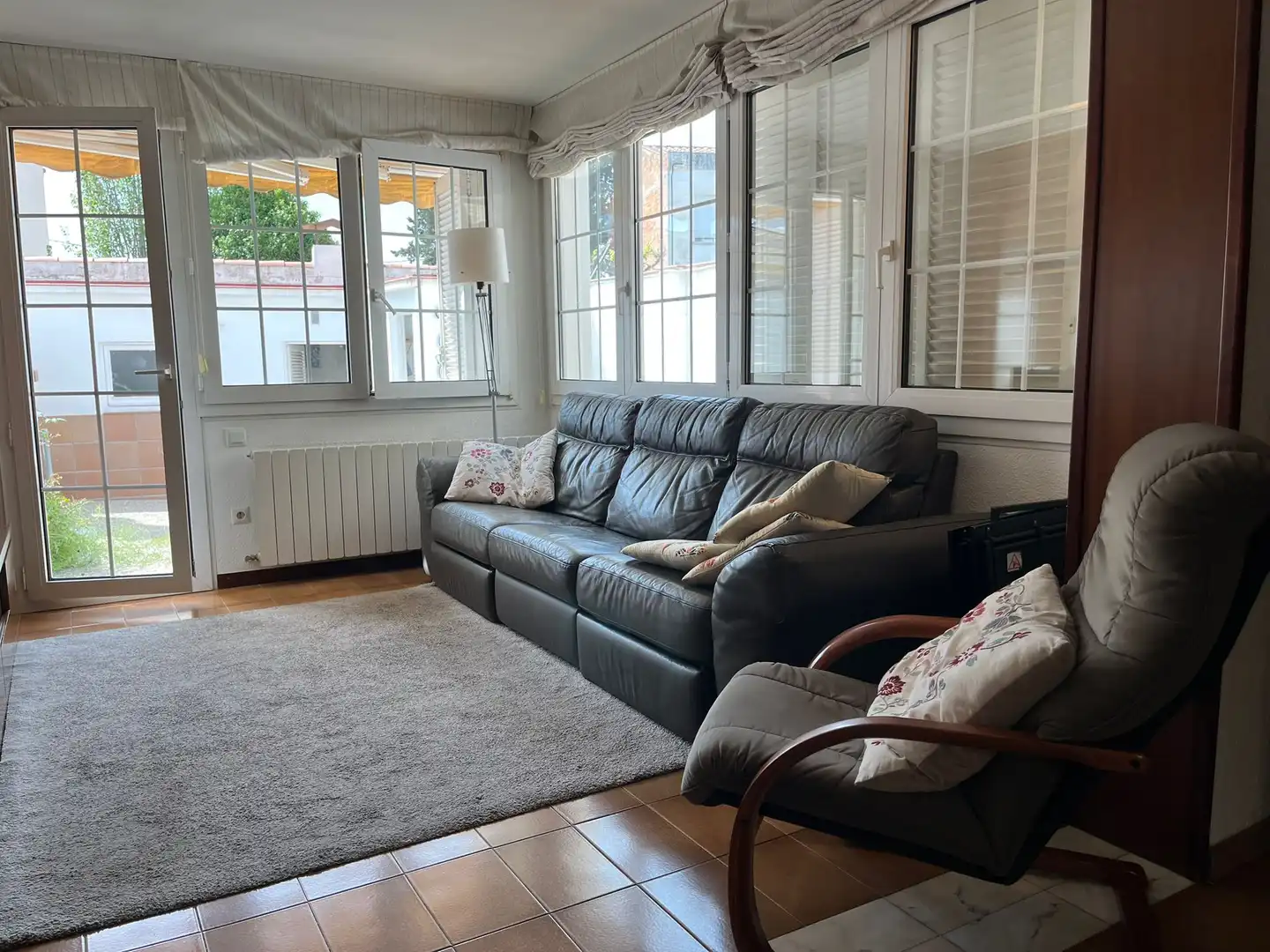 Sala de estar de Casa adosada en venta en Esparreguera con Calefacción, Trastero y Amueblado