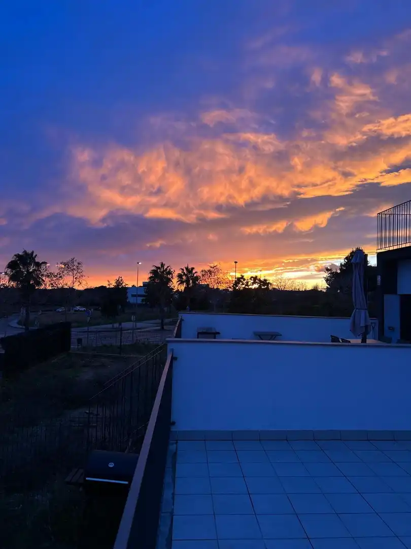 Vista exterior de Casa adosada de lloguer en Vilanova i la Geltrú amb Aire condicionat, Calefacció i Terrassa