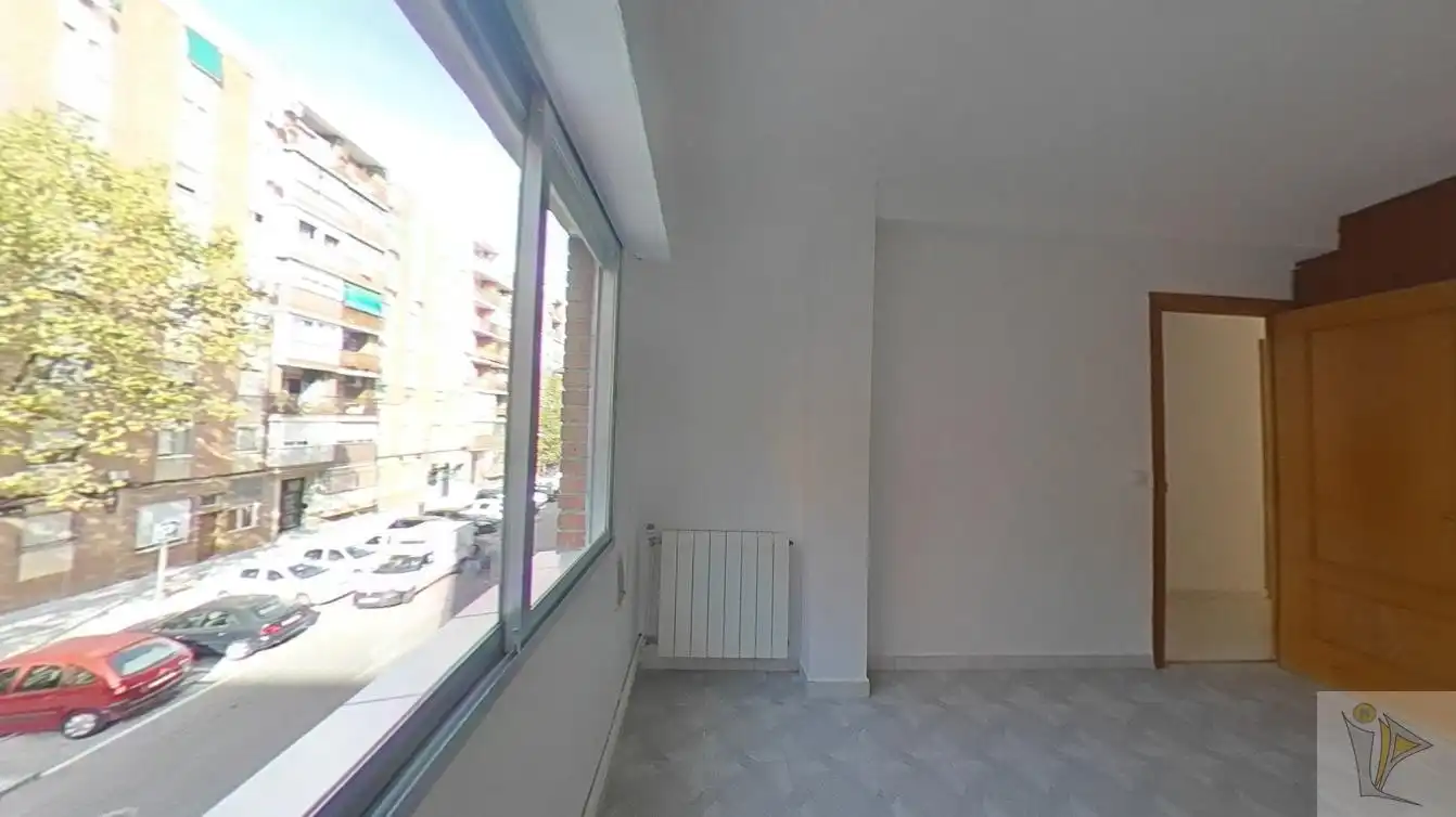 Flat for sale in CL ALFONSO XII , Sur - PAU 4