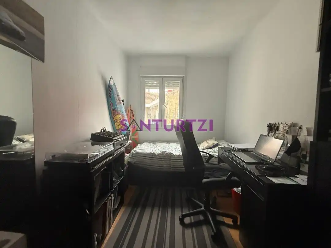 Bedroom of Flat for sale in Santurtzi   with Heating and Storage room