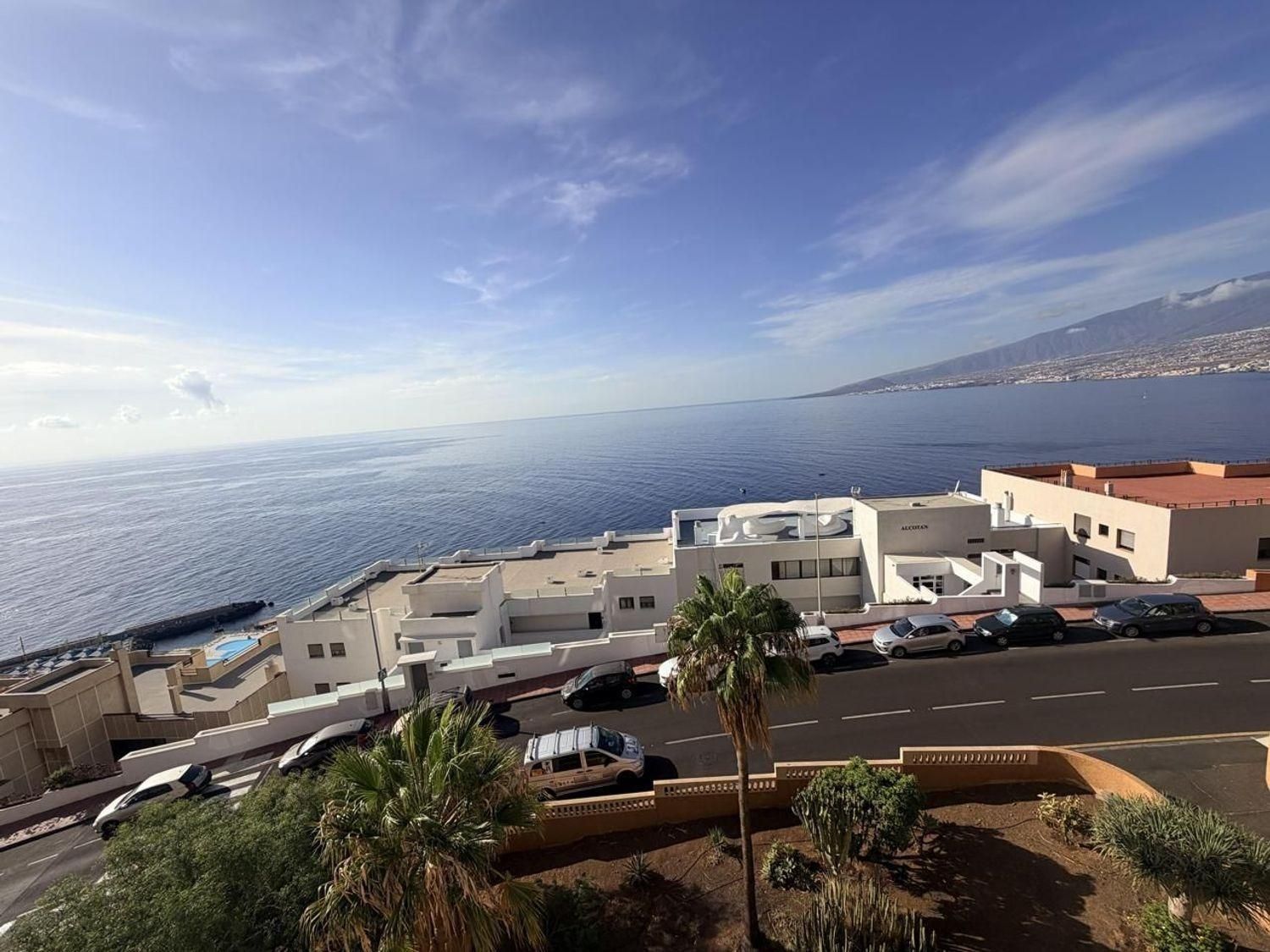 Vista exterior de Pis en venda en El Rosario amb Terrassa, Balcó i Piscina comunitària