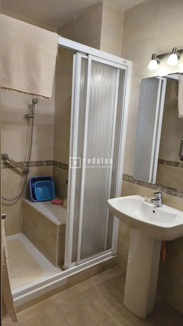 Baño de Piso en venta en Alcalá de Henares con Aire acondicionado, Calefacción y Jardín privado