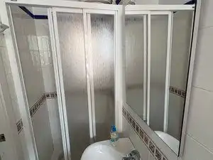 Baño de Apartamento de alquiler en Huelva con Amueblado
