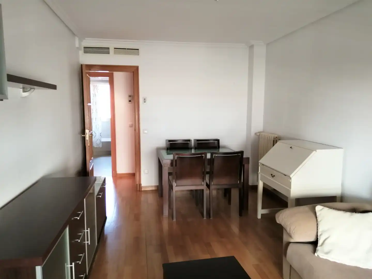 Living room of Flat for rent in Zaragoza  with Air Conditioner, Heating and Parquet flooring