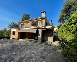 Vista exterior de Casa o xalet de lloguer en Sant Cugat del Vallès amb Aire condicionat, Terrassa i Piscina