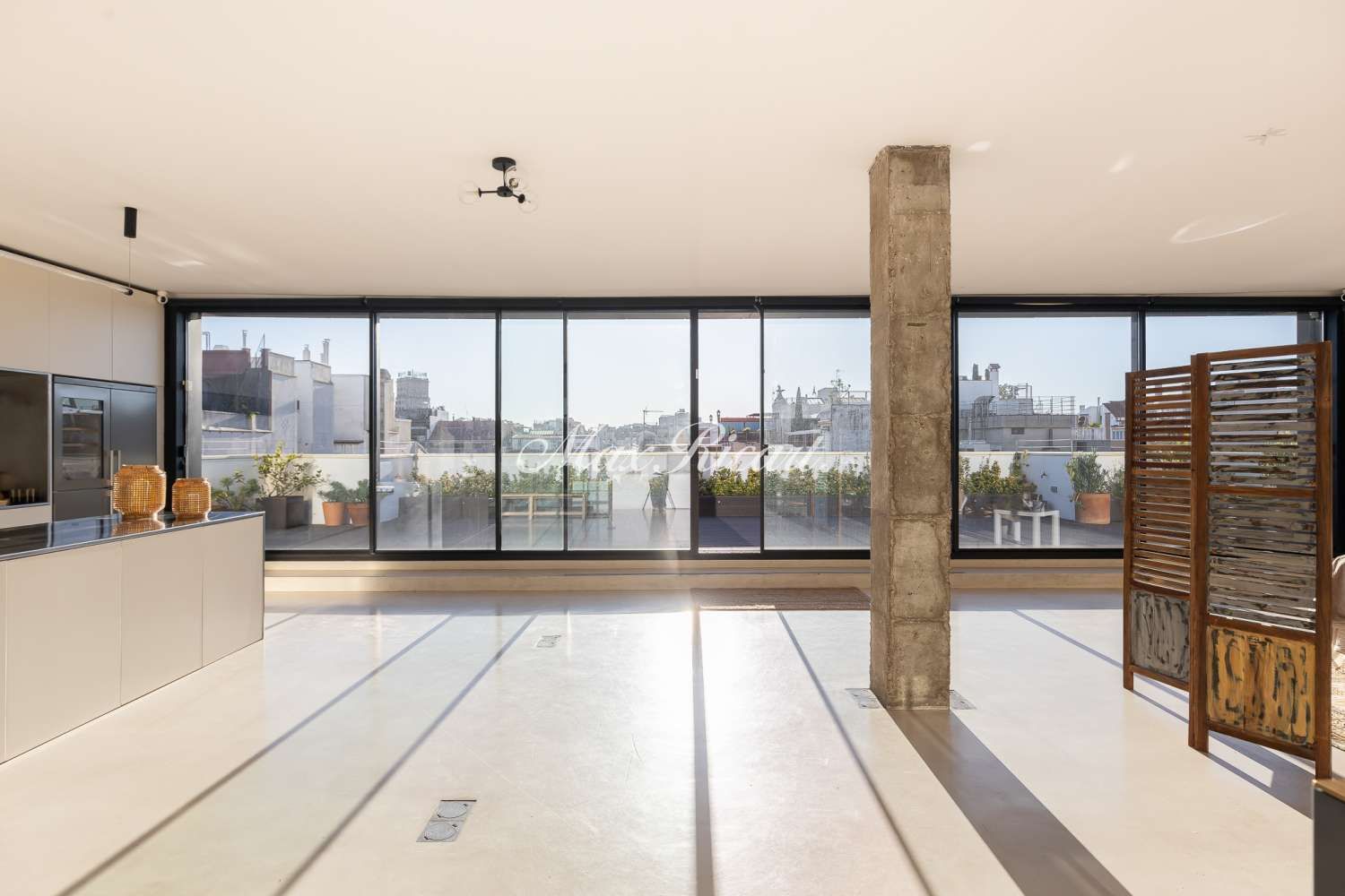 Oficina de alquiler en  Barcelona Capital con Aire acondicionado, Terraza y Amueblado